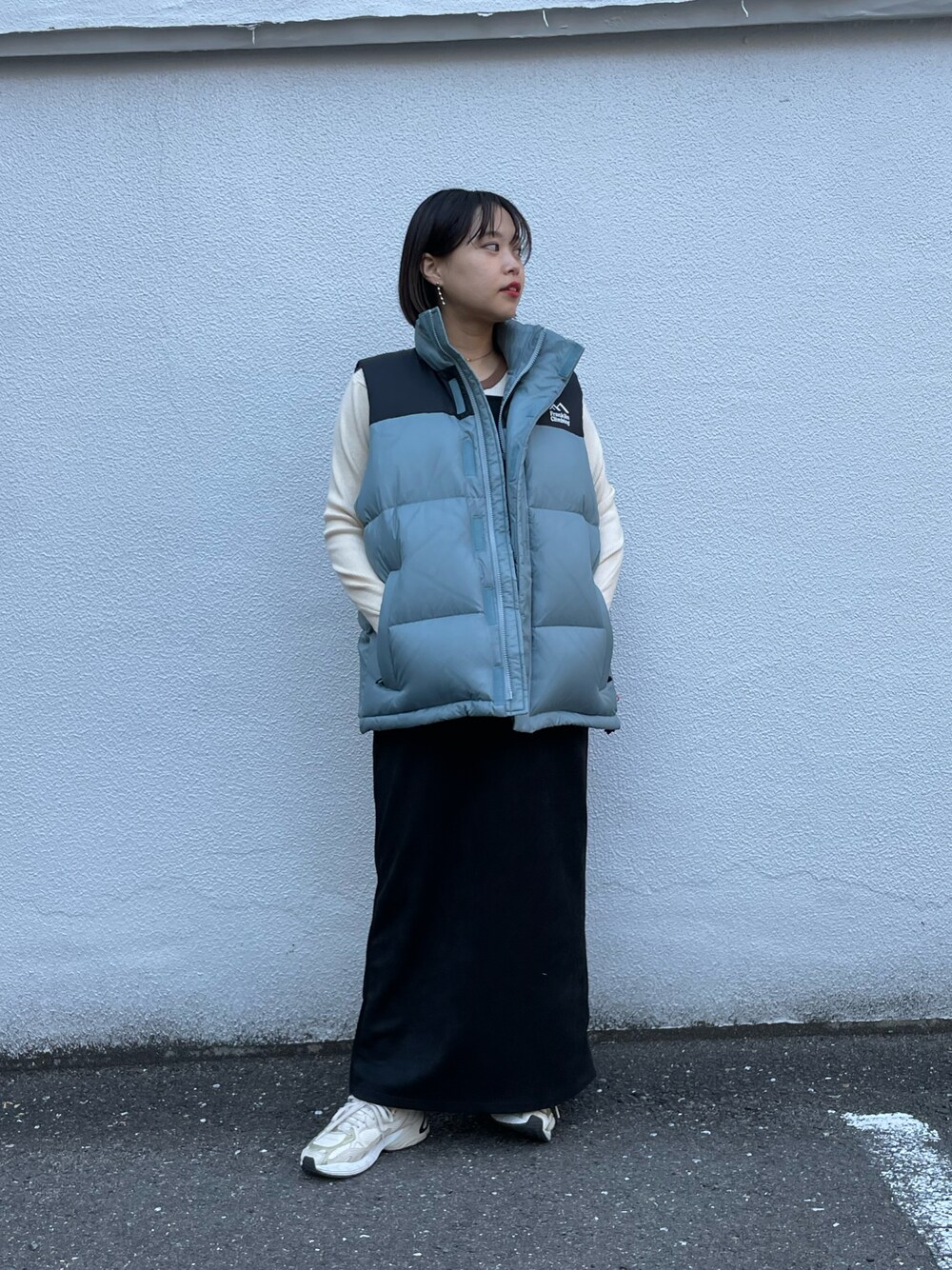 「オトナカジュアル、ダウンベスト、きれいめカジュアル、休日スタイル、楽チンコーデ、冬コーデ、秋のコーデ、シンプルコーデ、冬アウター、大人コーデ、チャオパニック、チャオパニック(Ciaopanic)」｜「Franklin Climbingの【Franklin Climbing】アルパインビレイダウンベスト（ダウンベスト、ブルー系）」を使った、kotoneさん（レディース・155cm）の秋コーディネートの1枚目の写真