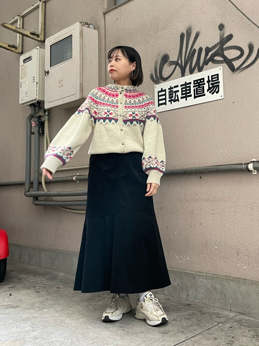 「私の推しブランド、休日スタイル、大人カジュアル、お出かけコーデ、マーメイドスカート、コーデュロイ、ニットカーディガン、ニット、ロングスカート、ブラックコーデ、#冬コーデ、チャオパニック、チャオパニック(Ciaopanic)」｜「CIAOPANICのノルディック柄ハイネックニットカーディガン（ニット/セーター、ホワイト系）」を使った、kotoneさん（レディース・155cm）の冬コーディネートの1枚目の写真