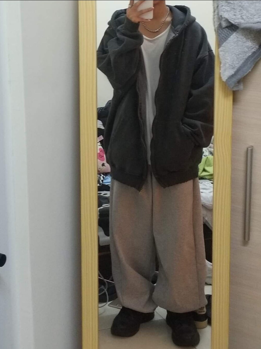 「NIKEのアイテム（スニーカー、ホワイト系）」を使った、makkwanmingさん（メンズ・160cm）の冬コーディネートの1枚目の写真