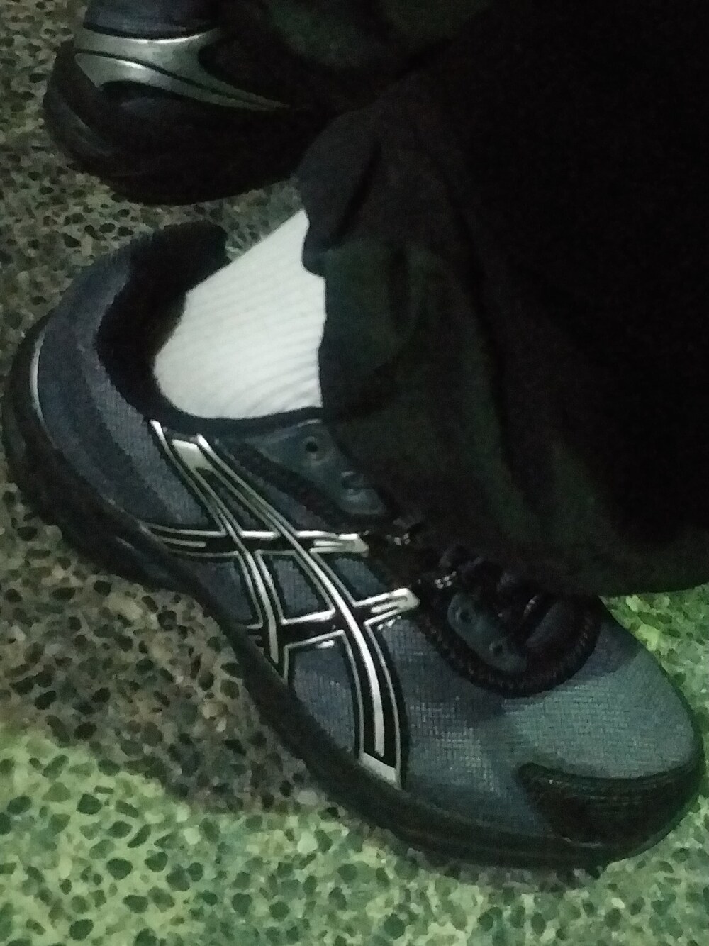「ASICSのアイテム（シューズ、シルバー系）」を使った、makkwanmingさん（メンズ・160cm）の冬コーディネートの1枚目の写真