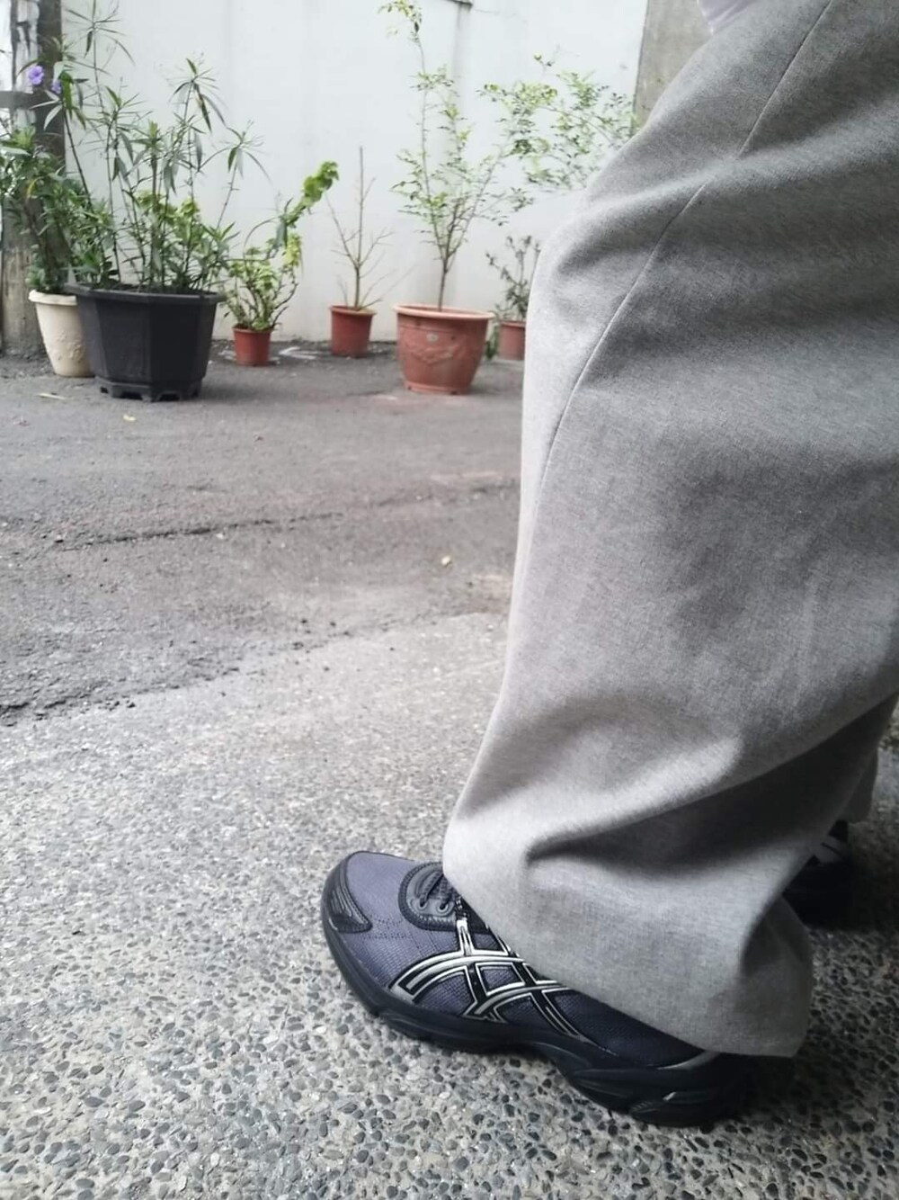 「ASICSのアイテム（スニーカー、シルバー系）」を使った、makkwanmingさん（メンズ・160cm）の冬コーディネートの2枚目の写真