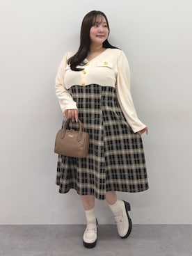 「nissen（ニッセン）の＜大きいサイズ＞金ボタンチェックジャガードドッキングワンピース marun（ワンピース、ホワイト系）」を使った、SMILE LAND（スマイルランド）さん（レディース・159cm）の秋コーディネート