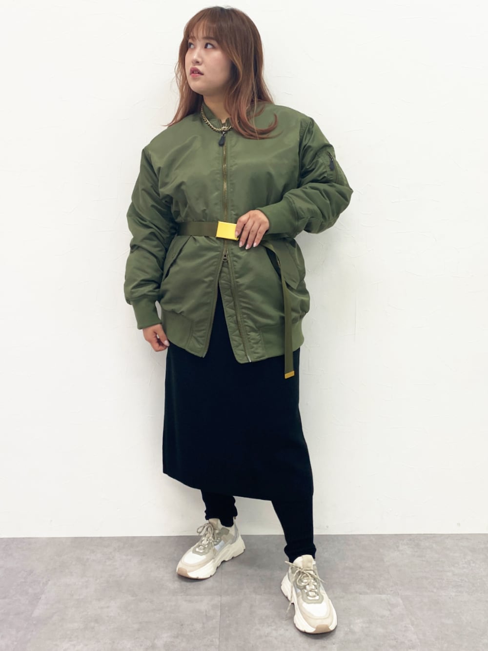 「大きいサイズレディースファッション、モデル、ぽっちゃり、CHIC STYLE、きれいめカジュアル、秋コーデ、160cm台コーデ」｜「CHIC STYLEの MA1ロングブルゾン シックスタイル（大きいサイズ対応）（MA-1、グリーン系）」を使った、SMILE LAND（スマイルランド）さん（レディース・160cm）の秋コーディネートの1枚目の写真