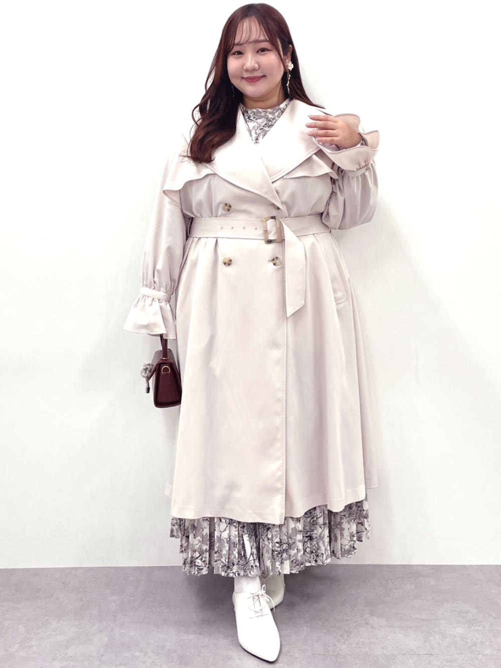 「大きいサイズレディースファッション、モデル、ぽっちゃり、marun、かわいい、春コーデ、150cm台コーデ」｜「marunの＜大きいサイズ＞  プリーツデザインワンピース　marun（ワンピース、グレー系）」を使った、SMILE LAND（スマイルランド）さん（レディース・158cm）の冬コーディネートの1枚目の写真