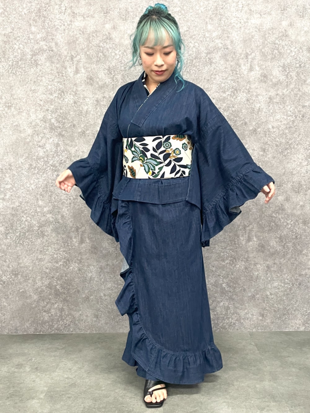 本日値下げ激レア高見え❣️綿100％デニム浴衣(花柄半襟付き) GEVS.＋