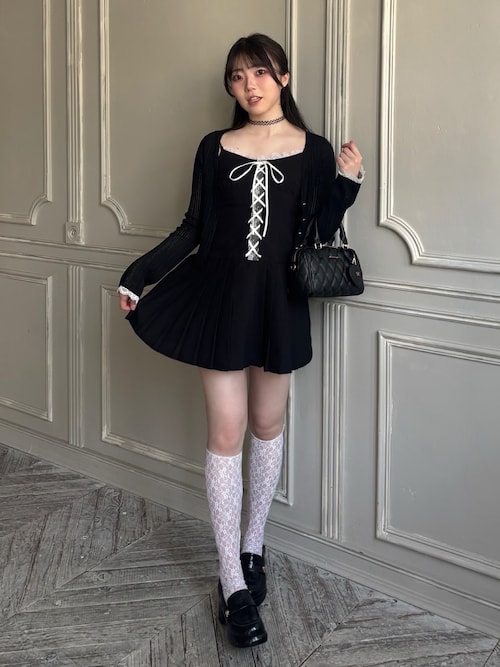 エンブレム付きローファー
