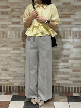 「MISCH MASCH（ミッシュマッシュ）の2026春夏新作 裾フリルシャツブラウス（シャツ/ブラウス、イエロー系）」を使った、アトレ川崎店さん（レディース・155cm）の春コーディネート