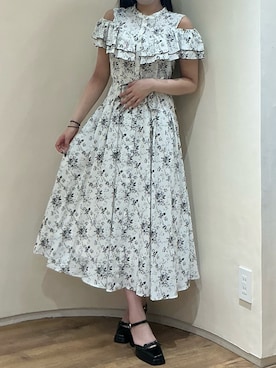 「MISCH MASCH（ミッシュマッシュ）の2026春夏新作 肩開きフリルシャツワンピース（シャツワンピース、ブラック系）」を使った、アトレ川崎店さん（レディース・155cm）の春コーディネート