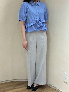 「MISCH MASCH（ミッシュマッシュ）の2026春夏新作 裾フリルシャツブラウス（シャツ/ブラウス、ブルー系）」を使った、アトレ川崎店さん（レディース・155cm）の春コーディネート