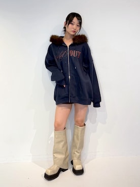 「jouetie（ジュエティ）のファードッキングルーズジップフーディ（Tシャツ/カットソー、ブルー系）」を使った、AMANEさん（レディース・163cm）の夏コーディネート