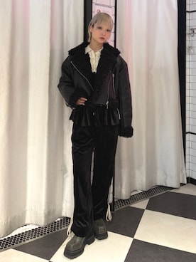 「アイテム（ムートンコート）」を使った、AMANEさん（レディース・163cm）の秋コーディネート