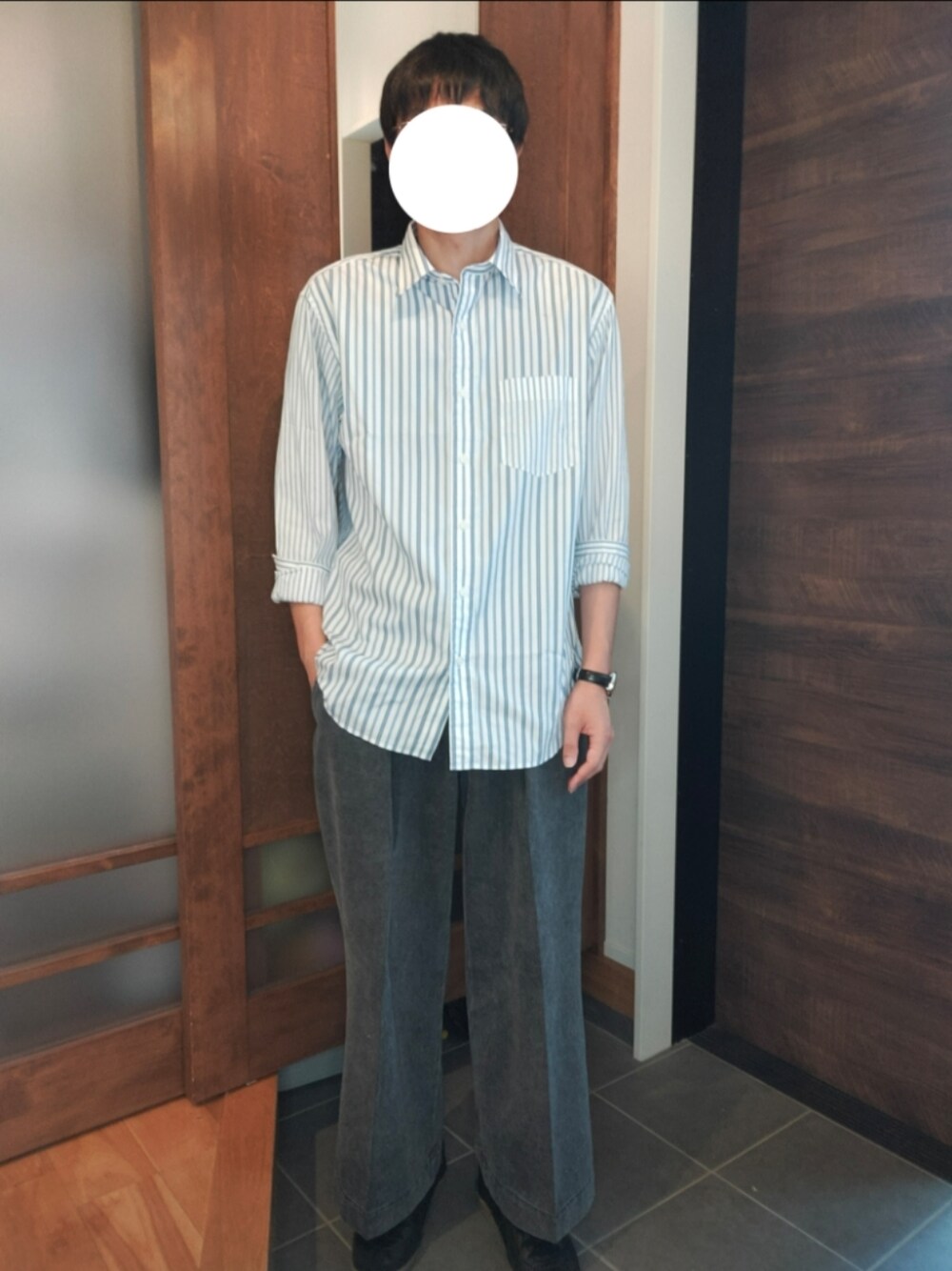 「ストライプ、ストライプシャツ、UNIQLO、ジャーマントレーナー、デニム、デニムスラックス、30代コーデ、春コーデ、春夏コーデ」｜「PUBLIC TOKYOの〈セットアップ対応〉エバークリースデニムワイドパンツ（デニムパンツ、グレー系）」を使った、トロさん（メンズ・178cm）の春コーディネートの1枚目の写真