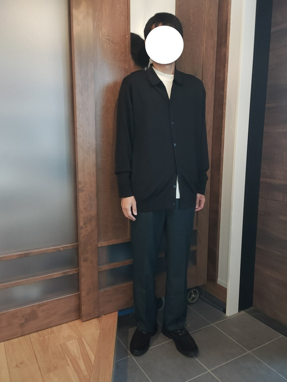 「秋コーデ、シャツカーディガン、ニット、スラックス、グリーン、UNIQLO、GU、スウェード、レイヤードスタイル、シンプル、シンプルコーデ、カーディガン、きれいめカジュアル、プチプラ、プチプラコーデ」｜「GUのアイテム（シューズ、ブラック系）」を使った、トロさん（メンズ・178cm）の秋コーディネートの1枚目の写真