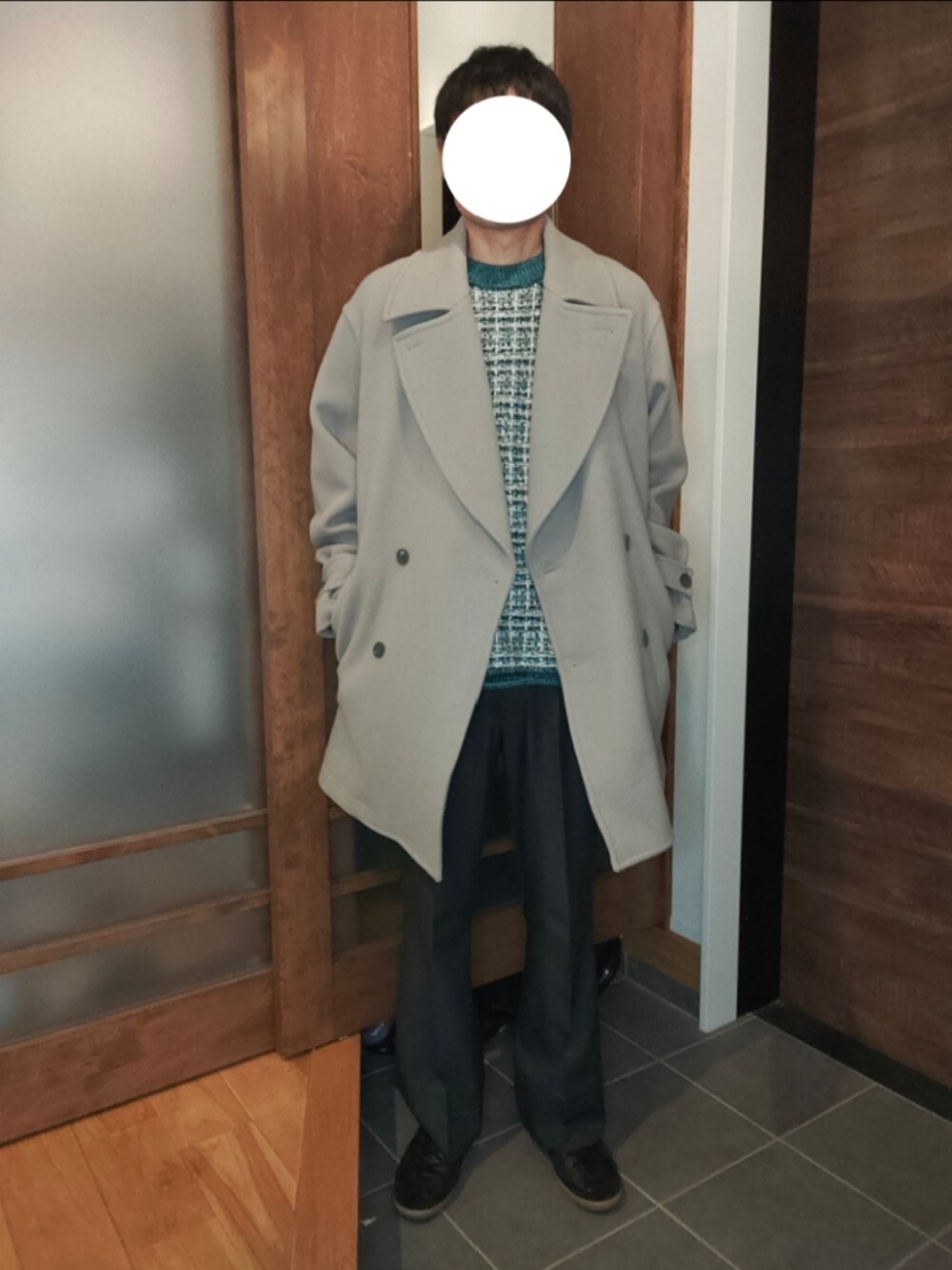 「ピーコート、柄ニット、柄、ツイード、ツイードニット、グリーン、maisonspecial、ジャーマントレーナー、フレアパンツ、フレアスラックス、フレア、30代コーデ、冬コーデ」｜「PUBLIC TOKYOの【温度調節/セットアップ】エバークリースGRツイルフレアスラックス（スラックス、グレー系）」を使った、トロさん（メンズ・178cm）の冬コーディネートの1枚目の写真