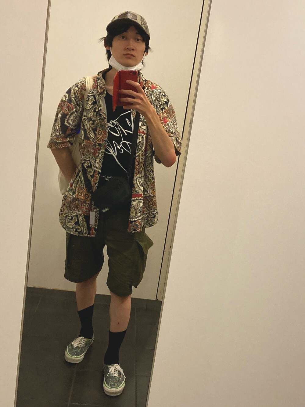 「夏ファッション、大人カジュアル、今日のコーデ、リラックススタイル、ショートパンツ、ストリートMIX、古着MIX、ミリタリー、スニーカー、カジュアル、柄シャツ、半袖シャツ、バンドT、キャップ、小森田天神」｜「NATURALGEARのアイテム（キャップ、ベージュ系）」を使った、小森田  天神さん（メンズ・168cm）の夏コーディネートの1枚目の写真