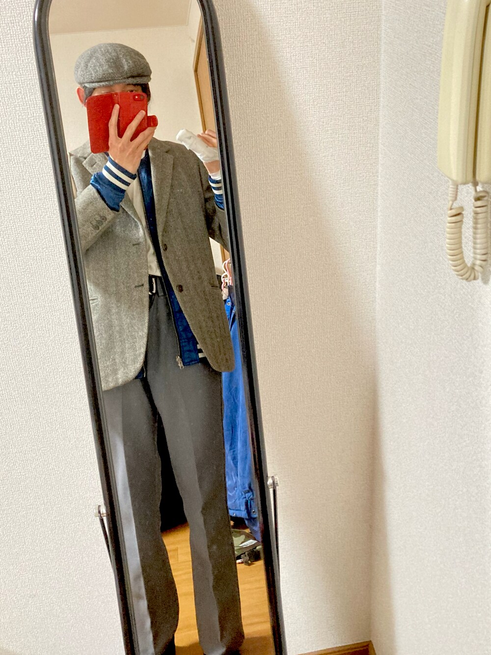 「ツイード、冬アウター、スーツスタイル、スカジャン、ハンチング、バンドT、骨折、初投稿、小森田天神、ほめられ本命コーデ、古着」｜「古着のアイテム（その他トップス、ブルー系）」を使った、小森田  天神さん（メンズ・168cm）の冬コーディネートの1枚目の写真
