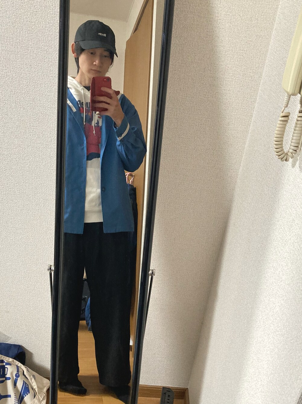 「メンズファッション、春アウター、カジュアル、ゆるコーデ、春、シャツコーデ、春服みてみて、プチプラコーデ、プチプラミックス、スラックス、ワイドパンツ、パーカーコーデ、キャップコーデ、黒キャップ、小森田天神」｜「BRIXTONの【BRIXTON】GATE LP CAP（キャップ、ブラック系）」を使った、小森田  天神さん（メンズ・168cm）の春コーディネートの1枚目の写真