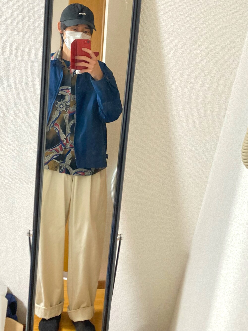 「今日のコーデ、春服、ストリートMIX、きれいめカジュアル、低身長コーデ、古着コーデ、キャップ、ワイドパンツ、オーバーサイズ、柄シャツ、大人カジュアル、春コーデ、シャツスタイル、レイヤードスタイル、小森田天神」｜「BRIXTONの【BRIXTON】GATE LP CAP（キャップ、ブラック系）」を使った、小森田  天神さん（メンズ・168cm）の春コーディネートの1枚目の写真