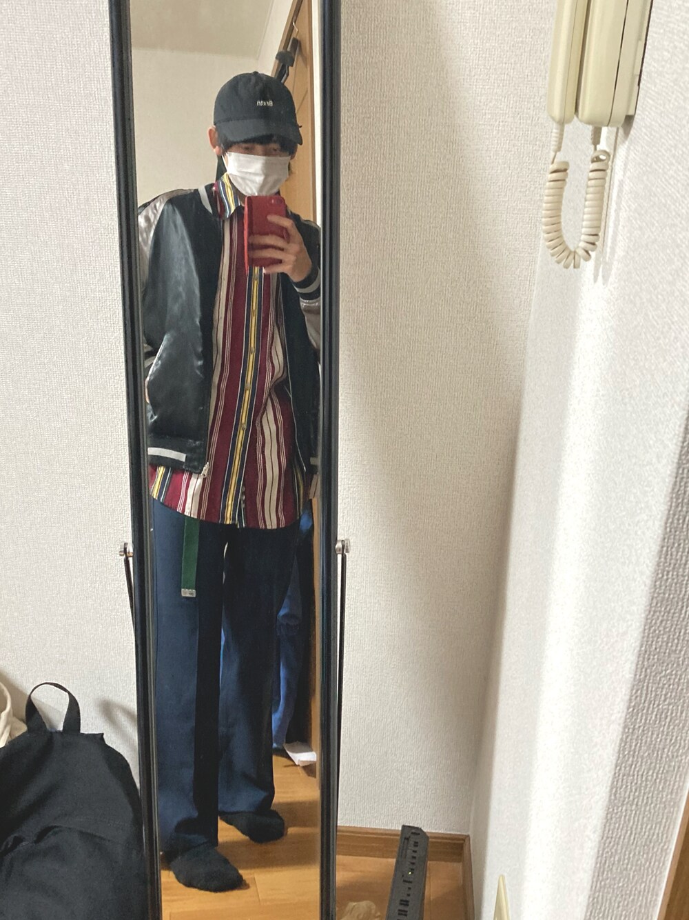 「今日のコーデ、春服、カジュアルコーデ、休日コーデ、古着MIX、柄シャツ、スタプレ、Levi's、キャップコーデ、オーバーサイズ、スカジャン、スラックス、着回しコーデ、小森田天神、低身長男子」｜「BRIXTONの【BRIXTON】GATE LP CAP（キャップ、ブラック系）」を使った、小森田  天神さん（メンズ・168cm）の春コーディネートの1枚目の写真
