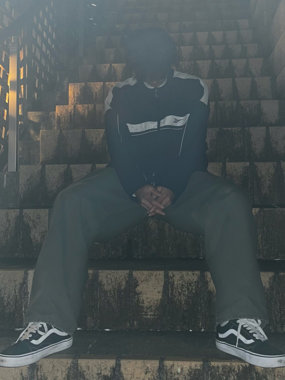 「reebok、ナイロンジャケット、carhartt、VANS、オーバーサイズ、古着、古着コーデ、古着MIX、古着男子、古着好きな人と繋がりたい、大学生、ファッション、秋冬コーデ、秋コーデ、今日のコーデ」｜「Reebokのアイテム（ナイロンジャケット、ブルー系）」を使った、Yusukeさん（メンズ・173cm）の秋コーディネートの1枚目の写真