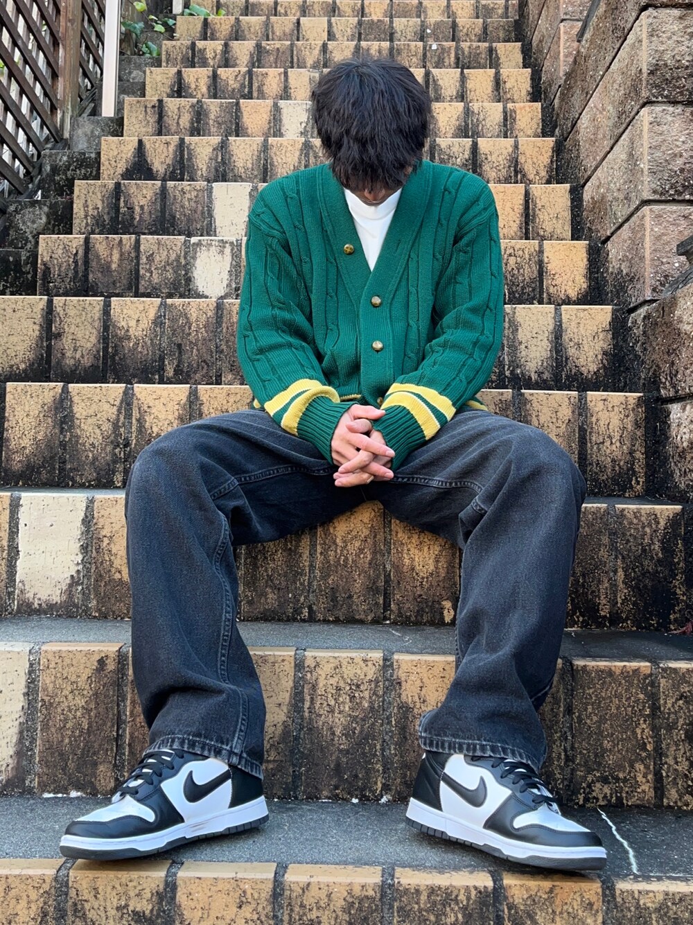 「POSHBOY、カーディガン、coen、ロンT、Levi's、デニム、NIKE、dunkhigh、スニーカー、古着、古着MIX、古着好きな人と繋がりたい、秋コーデ、冬コーデ、クリスマスに着たい服」｜「POSH BOYのアイテム（カーディガン/ボレロ、グリーン系）」を使った、Yusukeさん（メンズ・173cm）の冬コーディネートの1枚目の写真
