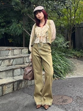 「アイテム（デニムパンツ、ベージュ系）」を使った、藤岡真央さん（レディース・154cm）の秋コーディネート