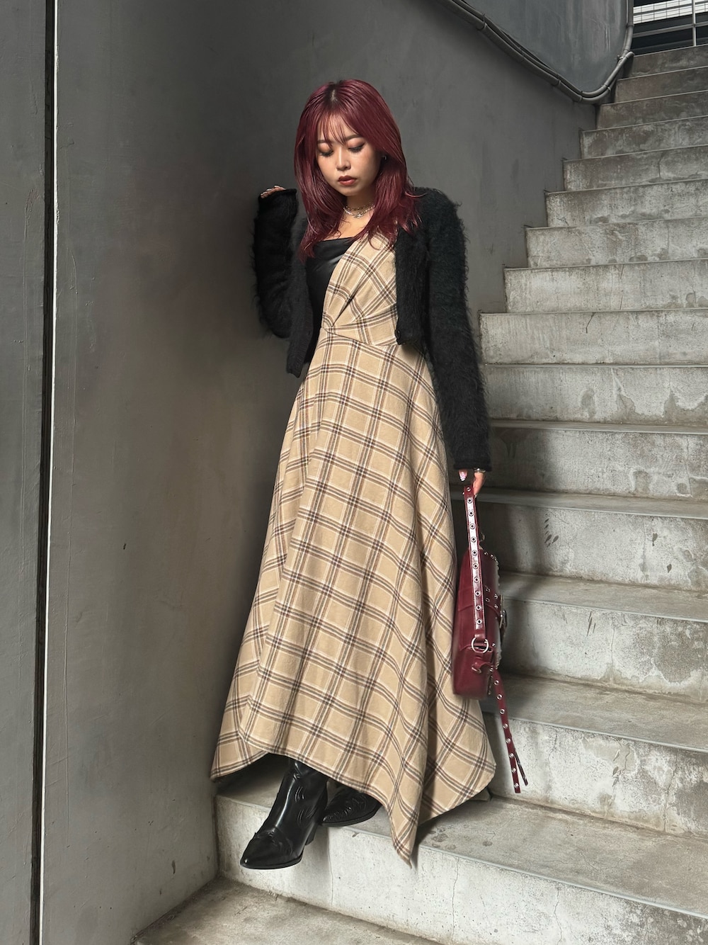 「秋、秋服、秋服準備はじめました、初秋コーデ、大人コーデ、大人かわいい、おでかけコーデ、ワンピース、ワンピースコーデ、ワンピーススタイル、ニット、低身長、低身長女子、低身長コーデ、EVRIS 」｜「EVRISのシャギークロップドニットトップス（ニット/セーター、ブラック系）」を使った、藤岡真央さん（レディース・154cm）の夏コーディネートの1枚目の写真