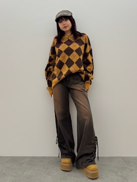 「アイテム（スリッポン）」を使った、藤岡真央さん（レディース・154cm）の秋コーディネート