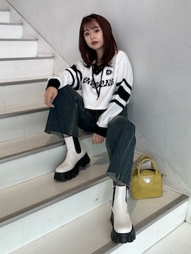 「EVRIS（エヴリス）のアイテム（スウェット）」を使った、藤岡真央さん（レディース・154cm）の冬コーディネート
