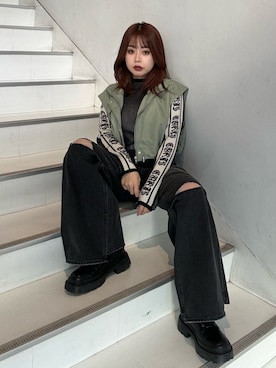 「EVRIS（エヴリス）のアイテム（MA-1）」を使った、藤岡真央さん（レディース・154cm）の冬コーディネート