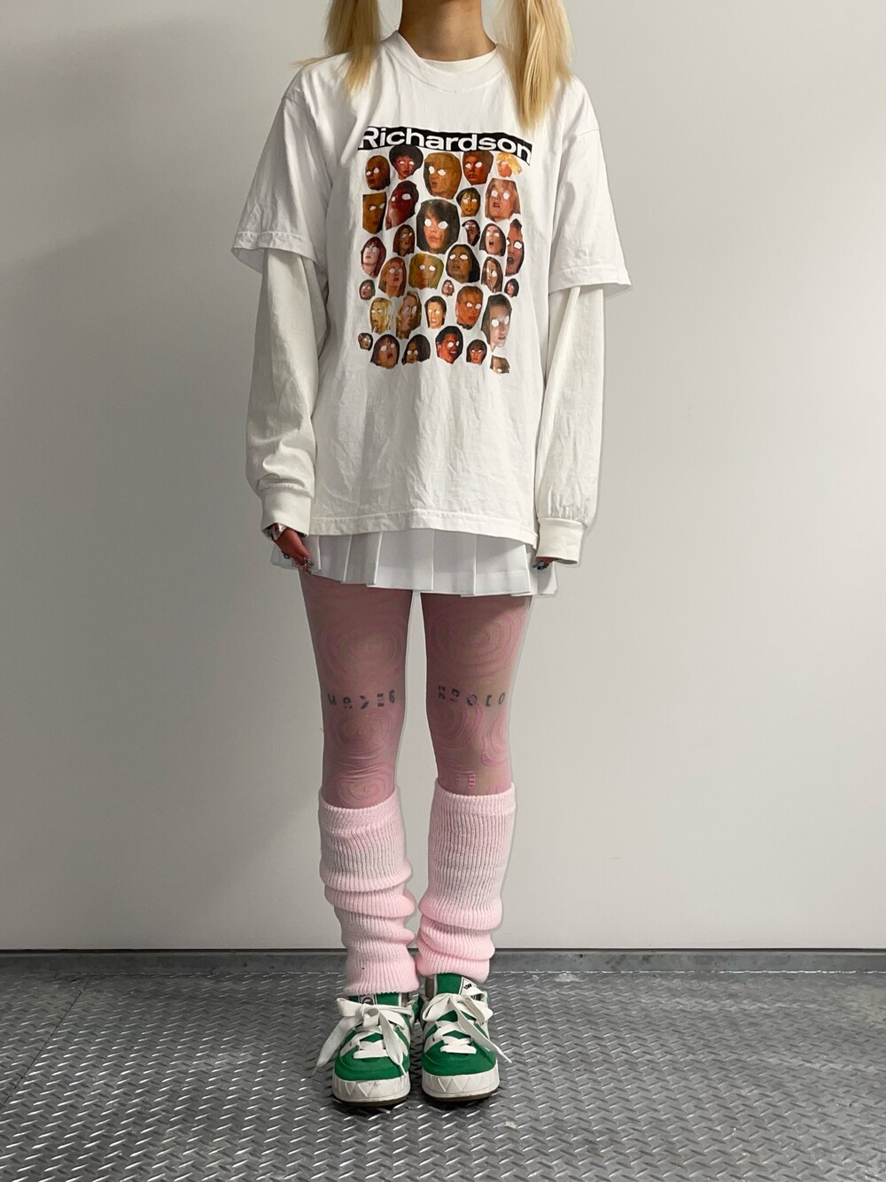 「冬コーデ」｜「RICHARDSONの【Richardson】RICHARDSON x Weirdo Dave FTL T-shirt（Tシャツ/カットソー、ホワイト系）」を使った、(꩜  ̫ ꩜)さん（レディース・165cm）の冬コーディネートの1枚目の写真