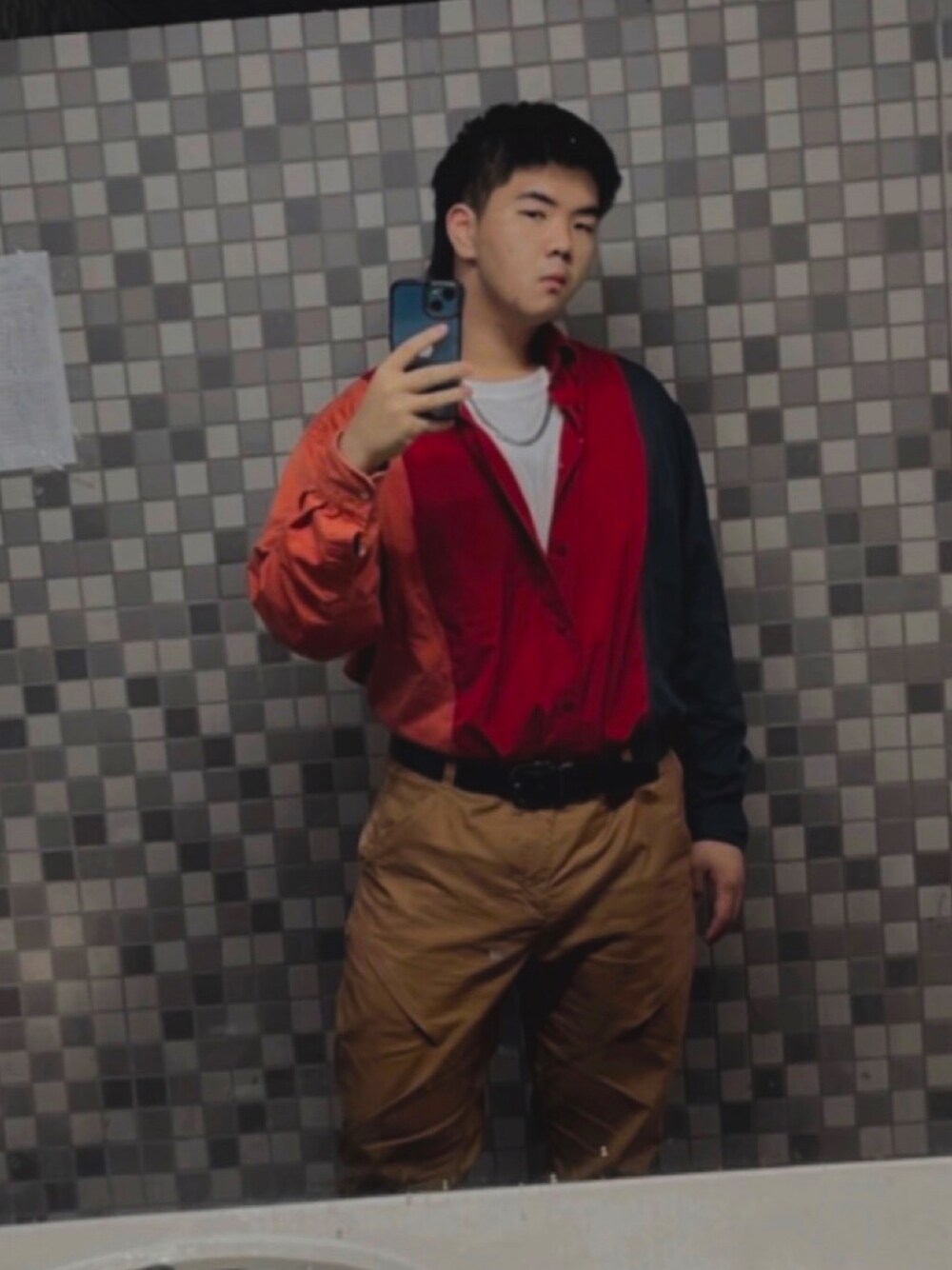 「planticaのアイテム（チノパンツ、ブラウン系）」を使った、Burritosさん（メンズ・173cm）の秋コーディネートの1枚目の写真