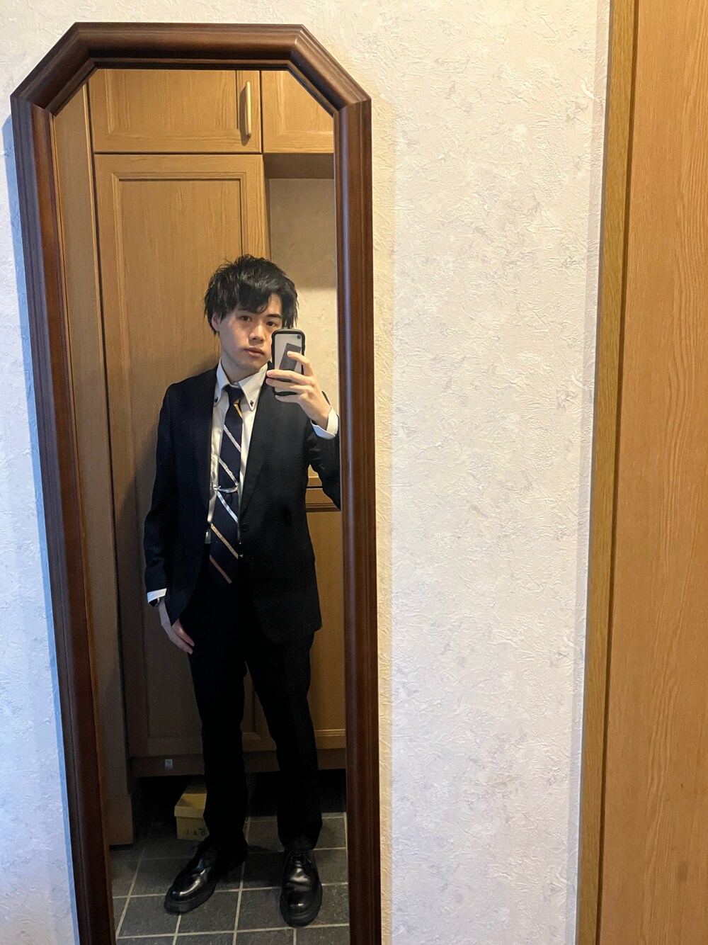 「Paul Smithのアイテム（スーツジャケット、ブラック系）」を使った、Watanabe Jinさん（メンズ・166cm）の春コーディネートの1枚目の写真
