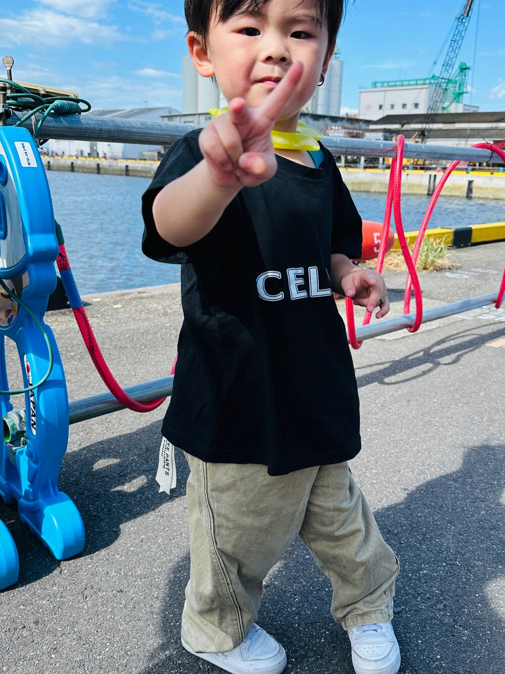 「キッズファッション、男の子、夏コーデ、ストリート、スニーカーコーデ、オーバーサイズ、3歳、ブランシェス、キッズコーデ、韓国子供服」｜「韓国子供服のアイテム（Tシャツ/カットソー、ブラック系）」を使った、hiryu0717さん（キッズ・90cm）の夏コーディネートの1枚目の写真