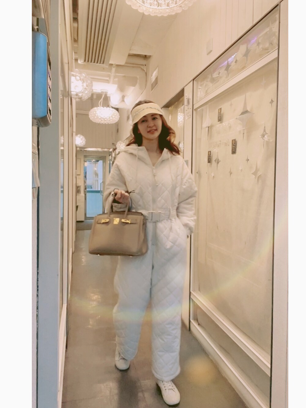 「休閒、工裝褲、暖かい、ootd」｜「H&Mのアイテム（つなぎ/オールインワン、ベージュ系）」を使った、firefirewongさん（レディース・170cm）の冬コーディネートの1枚目の写真