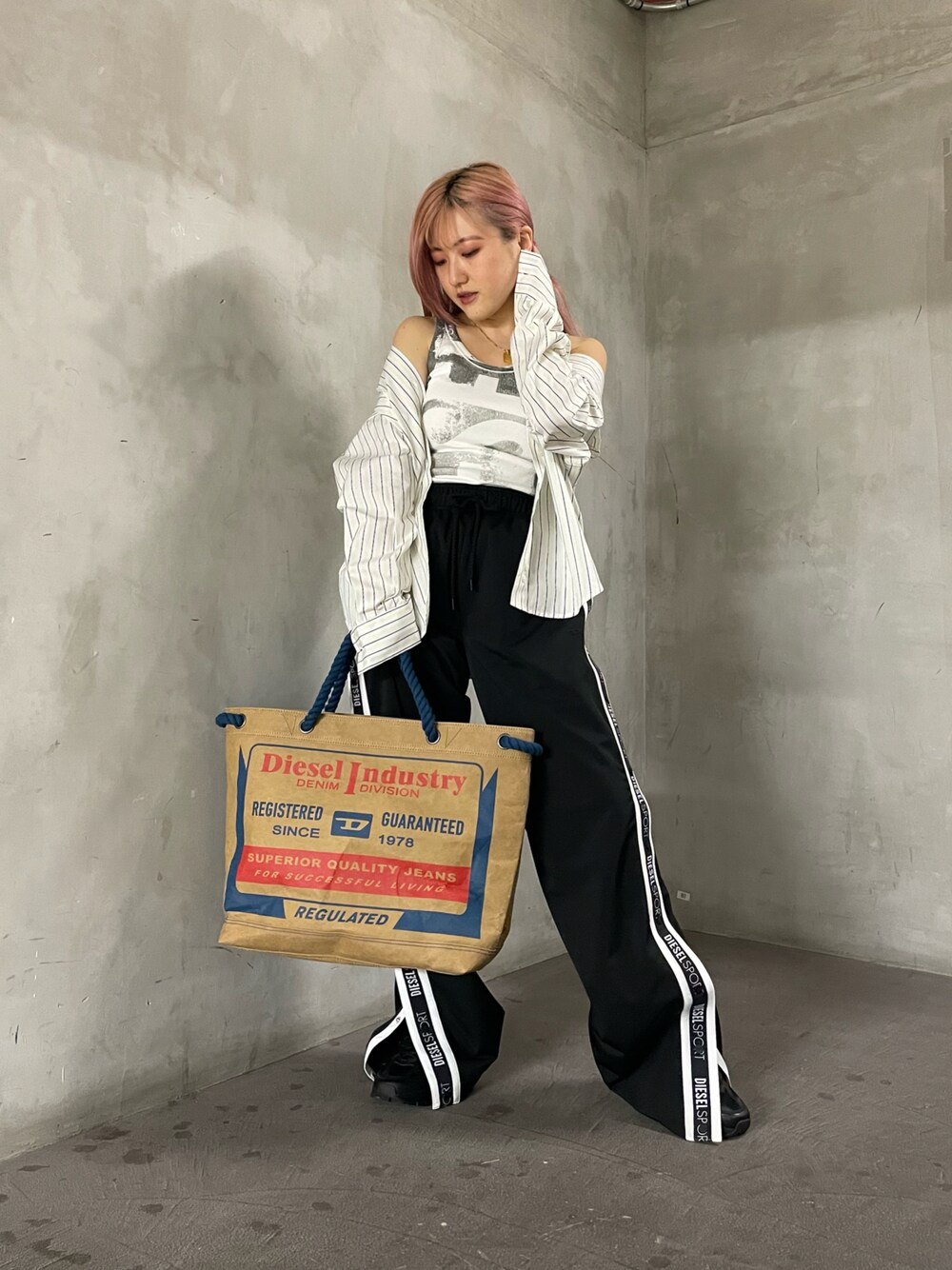 「diesel、ディーゼル、ディーゼルコーデ、ディーゼルスポーツ、dieselsports」｜「DIESELのアイテム（タンクトップ、ブラック系）」を使った、サナさん（レディース・149cm）の春コーディネートの1枚目の写真