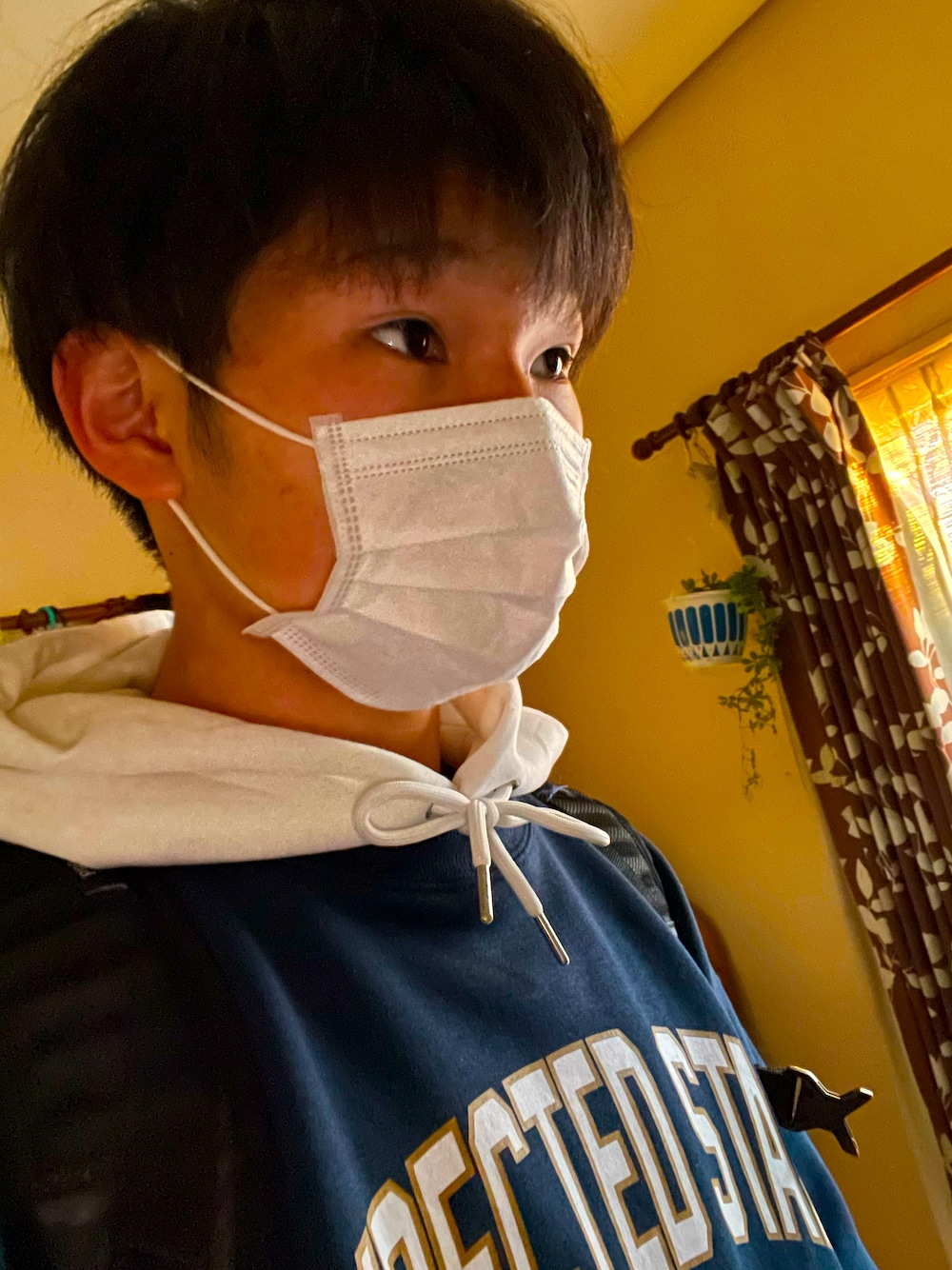 「スウェパカ、スウェット、中学生、高校生、ストリート、白スウェパカ」｜「GUのアイテム（パーカー、ホワイト系）」を使った、オシャレしたい！さん（メンズ・161cm）の冬コーディネートの1枚目の写真