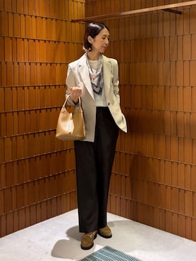 「アイテム（バンダナ/スカーフ）」を使った、Takagi_TOMORROWLANDさん（レディース・167cm）の秋コーディネート