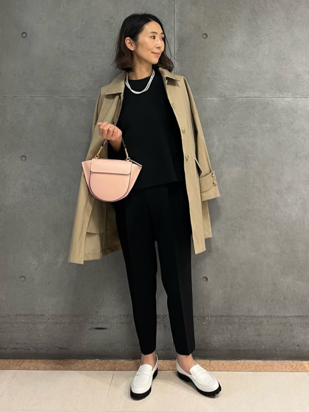 「TOMORROWLAND、トゥモローランド、MACKINTOSH、別注、ballsey、WANDLER、januka、セットアップ、セレモニー、オケージョン、パールネックレス、ローファー、大人カジュアル」｜「TOMORROWLAND のjanuka シェルパールバーパーツ付きロングネックレス（ネックレス、ホワイト系）」を使った、Takagi_TOMORROWLANDさん（レディース・167cm）の春コーディネートの1枚目の写真