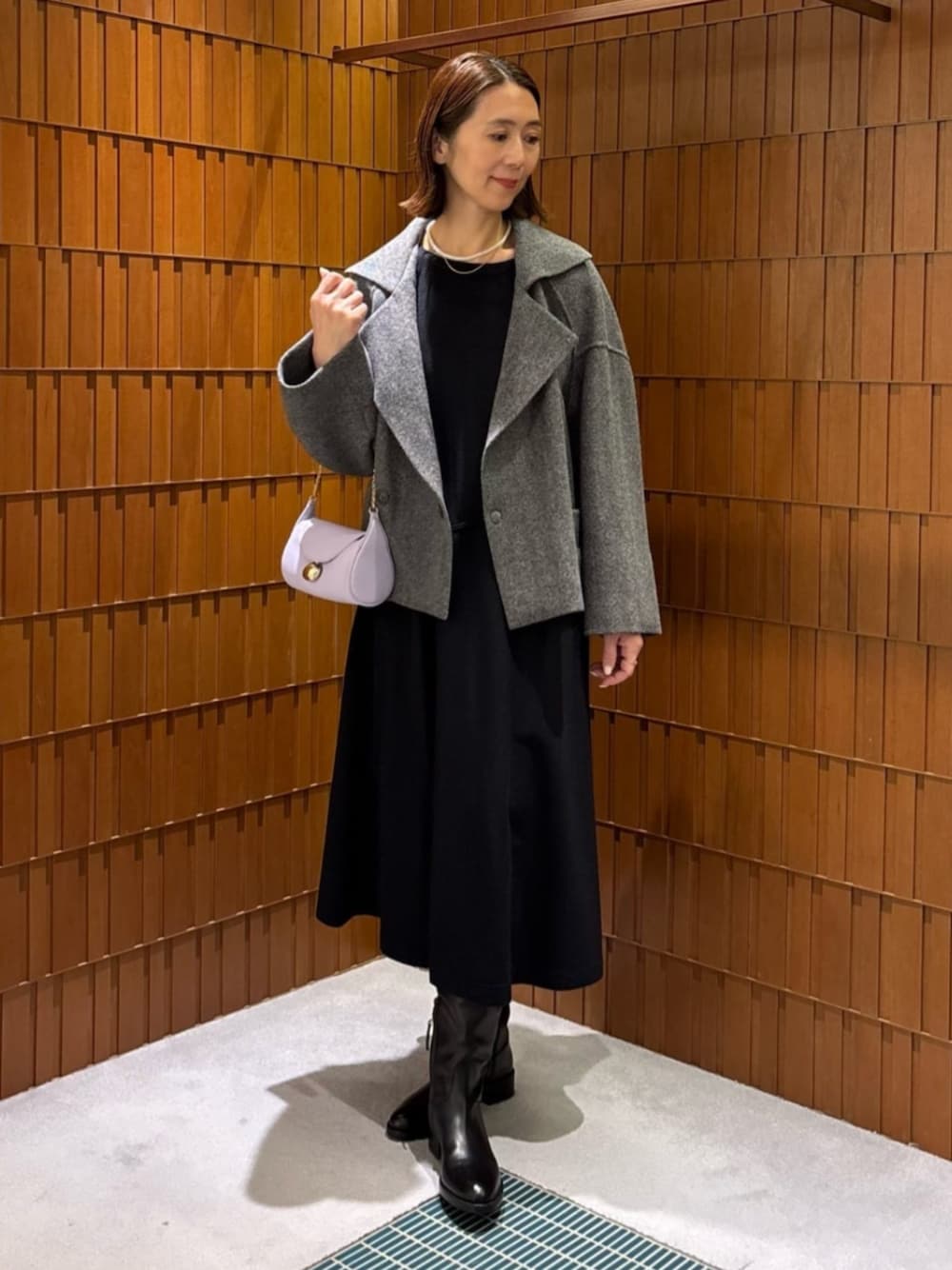 「TOMORROWLAND、トゥモローランド、GALERIE VIE、ELIOU、laura lombardi、SARTORE、へリンボーン、ショートコート、コクーンコート、ワンピース、ロングブーツ」｜「TOMORROWLAND のeliou XANDER パールネックレス（ネックレス、ホワイト系）」を使った、Takagi_TOMORROWLANDさん（レディース・167cm）の冬コーディネートの1枚目の写真