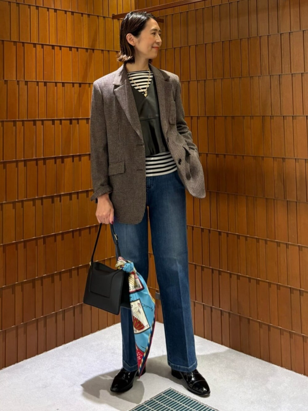 「TOMORROWLAND、トゥモローランド、TOMORROWLAND collection、ballsey、RED CARD、manipuri、laura lombardi、WANDLER、ツイードジャケット、ジャケットスタイル、レザーベスト、デニム、ボーダー、スカーフアレンジ」｜「Laura LombardiのLAURA LOMBARDI CATERINA PENDANT ネックレス（ネックレス、ゴールド系）」を使った、Takagi_TOMORROWLANDさん（レディース・167cm）の秋コーディネートの1枚目の写真