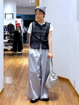 「GLOBAL WORK（グローバルワーク）のコットンナイロンパンツ/636583（その他パンツ、グレー系）」を使った、カナさん（レディース・158cm）の夏コーディネート