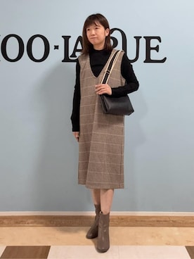「SHOO・LA・RUE（シューラルー）の【2点セット/洗濯機可】時短でコーデが決まる ジャンドレ+リブインナー（ワンピース、ベージュ系）」を使った、Naaatsuさん（レディース・158cm）の冬コーディネート