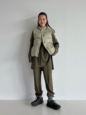 「アイテム（ダウンベスト）」を使った、鈴木 ひかるさん（レディース・159cm）の秋コーディネート