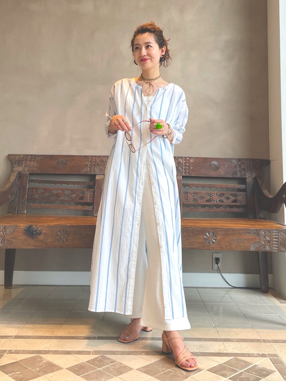 「シンプルコーデ、ラクチンコーデ、オトナ女子、パンツスタイル、ワンピース、BEAMS、BEAMS LIGHTS」｜「BEAMS LIGHTSのBEAMS LIGHTS / コットン 楊柳 ストライプ ワンピース（ワンピース、ブルー系）」を使った、ウエダ シホさん（レディース・157cm）の夏コーディネートの1枚目の写真