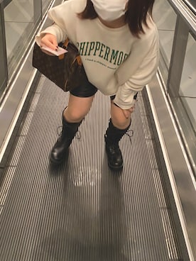「レザーブーツ」｜「アイテム（スウェット）」を使った、スイさん（レディース・160cm）の秋コーディネート