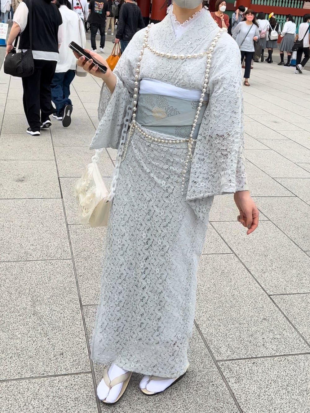 「レンタル着物、淡色コーデ、淡色女子、ホワイトコーデ、水色、パールネックレス、パールアクセ、レース着物、浴衣、着物コーデ、ハーネス、mame、litmus、浅草、食べ歩き」｜「mameのmame チェーンバック（ショルダーバッグ、ホワイト系）」を使った、Minaさん（レディース・162cm）の夏コーディネートの1枚目の写真