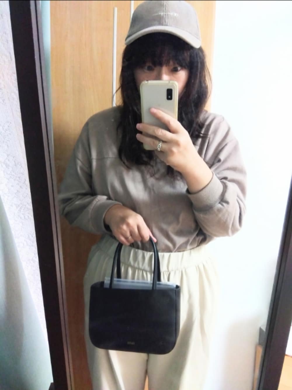 「chiiiibag、エルメス、カジュアル」｜「chiiiibagのアイテム（トートバッグ、ブラック系）」を使った、sachii0525さん（レディース・173cm）の秋コーディネートの1枚目の写真