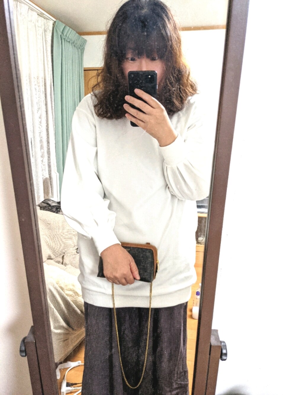 「ぽっちゃり、セリーヌ、秋冬コーデ」｜「earth music&ecologyのアイテム（スウェット、ホワイト系）」を使った、sachii0525さん（レディース・173cm）の秋コーディネートの1枚目の写真
