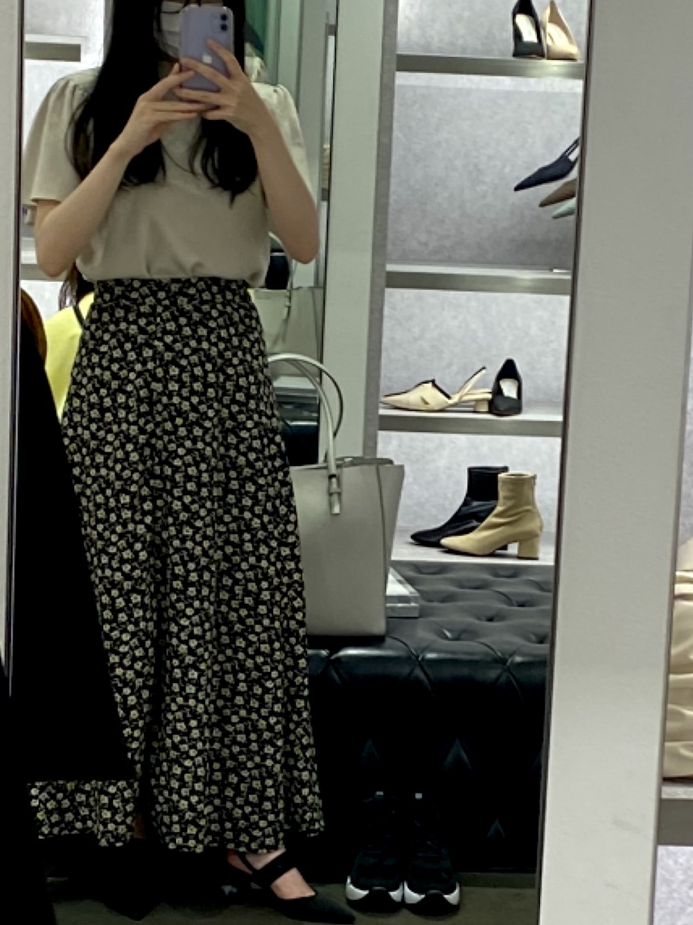 「大人カジュアル、休日スタイル、ゆるコーデ、カジュアル、きれいめカジュアル、大人かわいい、夏コーデ、CHARLES＆KEITH、メガネ女子、デートスタイル（WOMEN）、ロングスカート、カジュアルコーデ」｜「fifthのフレアショルダーボトルネックニット（ニット/セーター、ベージュ系）」を使った、miiさん（レディース・157cm）の冬コーディネートの1枚目の写真